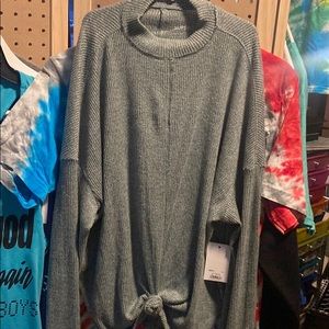 Cute tied long sleeve size small, tags still on